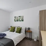 Classy Central Apartment